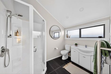 Photo of property in 5 Holiday Road, Milford, Auckland, 0620