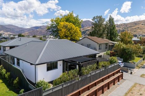 Photo of property in 12 Waenga Drive, Cromwell, 9310