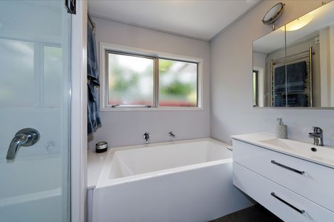 Photo of property in 13 Easter Parade, Glen Eden, Auckland, 0602