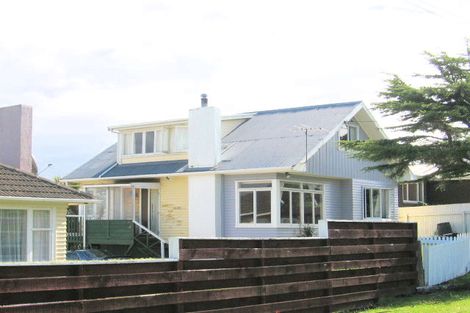 Photo of property in 976 East Coast Road, Northcross, Auckland, 0632