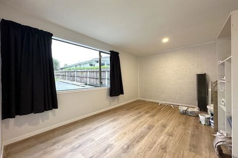 Photo of property in 19 Lydford Place, Glendene, Auckland, 0602