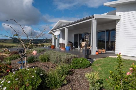 Photo of property in 14 Lori Lane, Coopers Beach, 0420