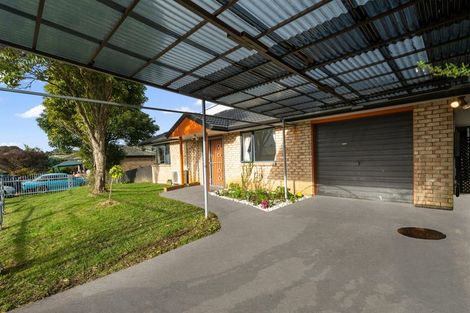 Photo of property in 29 Woodbank Drive, Glen Eden, Auckland, 0602