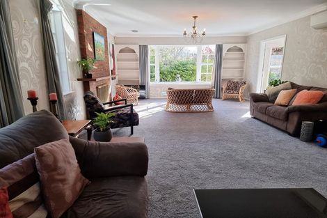 Photo of property in 14 Freemans Way, Pinehaven, Upper Hutt, 5019