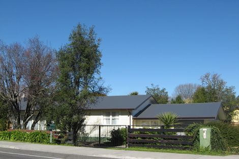 Photo of property in 16 Lucknow Road, Havelock North, 4130