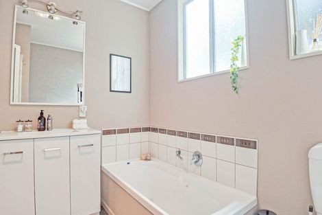 Photo of property in 22b Hillside Drive, Maoribank, Upper Hutt, 5018