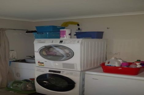 Photo of property in 16 Pono Place, Waiuku, 2123