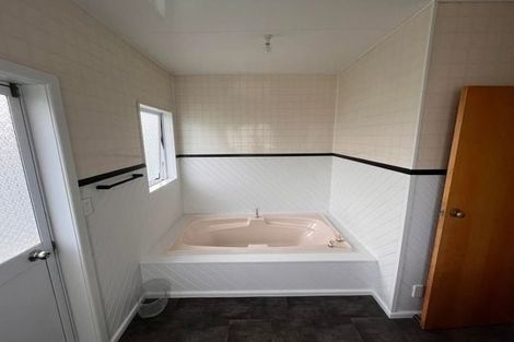 Photo of property in 1118 Fergusson Drive, Clouston Park, Upper Hutt, 5018