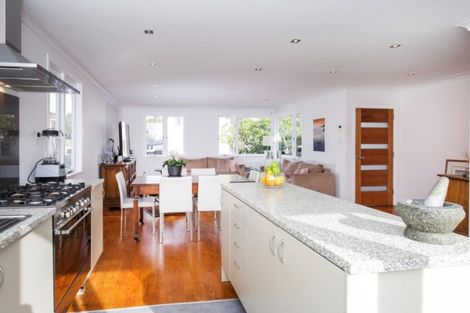 Photo of property in 16 Jamaica Place, Blockhouse Bay, Auckland, 0600