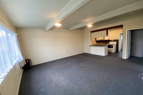 Photo of property in 7a Chetwode Grove, Newlands, Wellington, 6037