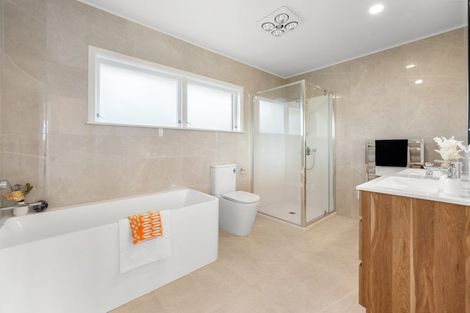 Photo of property in 17a Gulf Crest, Bucklands Beach, Auckland, 2012