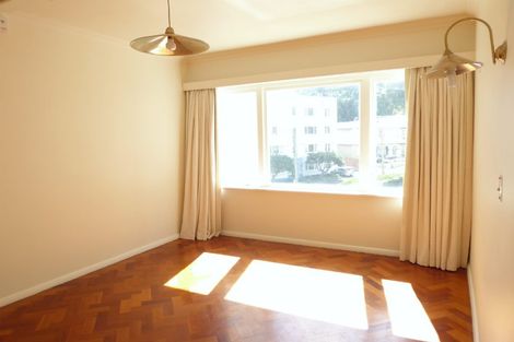 Photo of property in Rehutai Flats, 2/268 Oriental Parade, Oriental Bay, Wellington, 6011