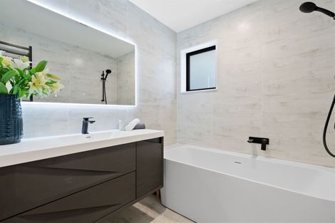 Photo of property in 37 Santa Monica Place, Goodwood Heights, Auckland, 2105