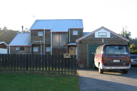 Photo of property in 24 Redlands Grove, Swanson, Auckland, 0612