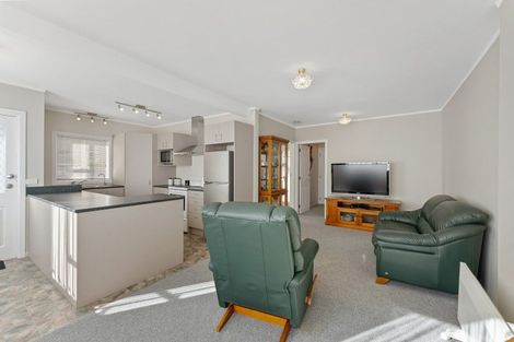 Photo of property in 37 Holland Street, Wainuiomata, Lower Hutt, 5014