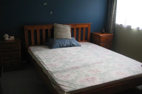 Photo of property in 41 Colchester Crescent, Newlands, Wellington, 6037