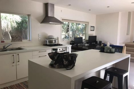 Photo of property in 2/5 Downing Street, Glenfield, Auckland, 0629