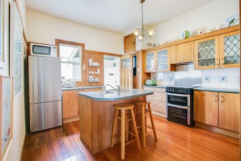 Photo of property in 17 May Avenue, Hospital Hill, Napier, 4110