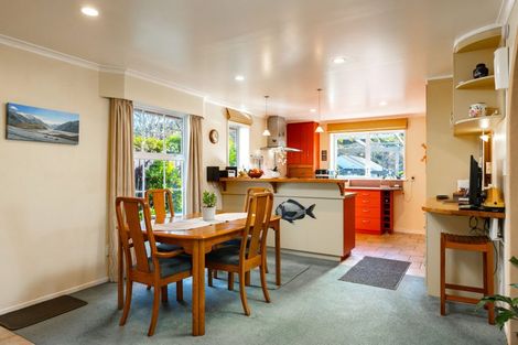 Photo of property in 16 Huia Street, Waikawa, Picton, 7220