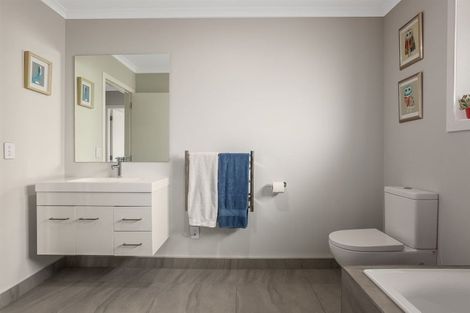 Photo of property in 25 Queen Charlotte Drive, Aotea, Porirua, 5024