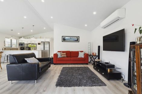 Photo of property in 15c Ferndale Drive, Kawakawa Bay, Papakura, 2585