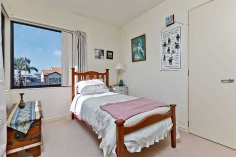 Photo of property in 16 Fearnley Grove, Albany, Auckland, 0632