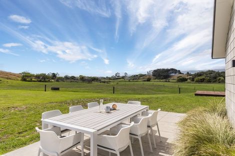 Photo of property in 39 Sandown Road, Te Horo Beach, Otaki, 5581