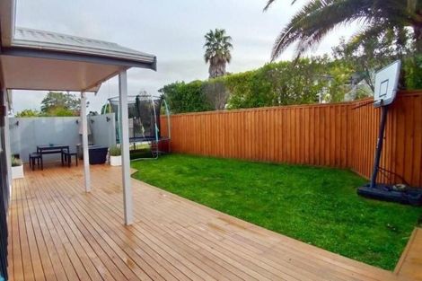 Photo of property in 24 Springtime Crescent, Stanmore Bay, Whangaparaoa, 0932