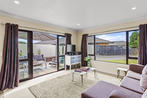 Photo of property in 28 Cottonwood Close, Paraparaumu Beach, Paraparaumu, 5032