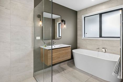 Photo of property in 11 Pisa Moorings Road, Mount Pisa, Cromwell, 9383