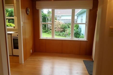 Photo of property in 6 Walton Avenue, Waikanae, 5036