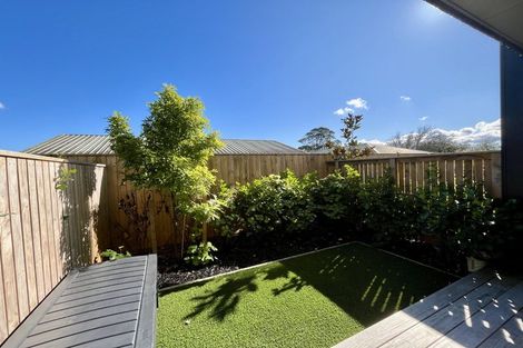 Photo of property in 27d Dawnhaven Drive, Te Atatu Peninsula, Auckland, 0610