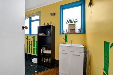 Photo of property in 34 Endeavour Street, Marfell, New Plymouth, 4310