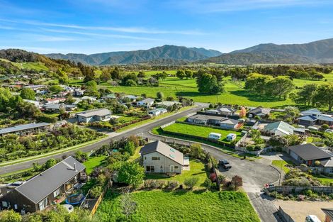 Photo of property in 2 Toiora Place, Takaka, 7110