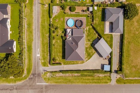 Photo of property in 21 Pitt Street, Clive, 4102