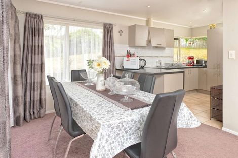 Photo of property in 3 Bernina Place, Weymouth, Auckland, 2103