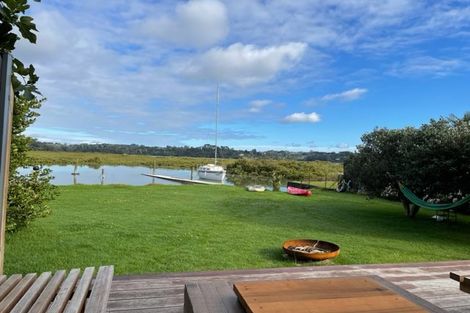 Photo of property in 26 The Terrace, Herald Island, Auckland, 0618