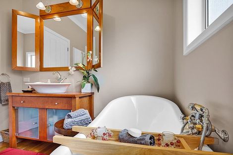 Photo of property in 5171b Mountain Road, Eltham, 4398