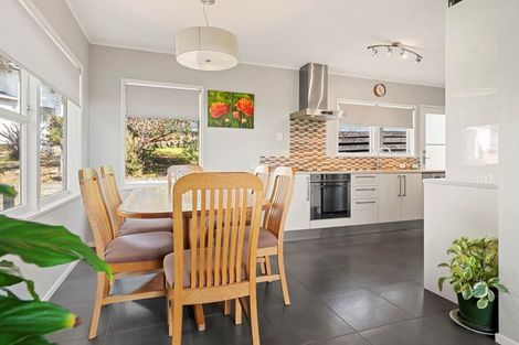 Photo of property in 18 Arosa Place, Forrest Hill, Auckland, 0620