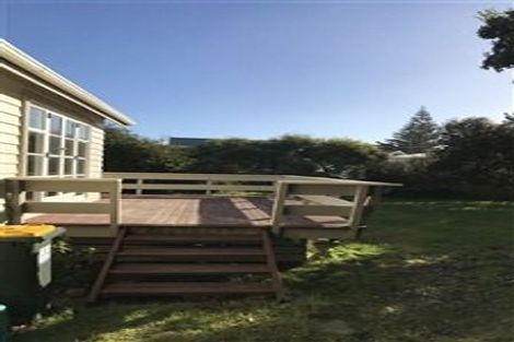 Photo of property in 3 Titoki Road, Waikanae Beach, Waikanae, 5036