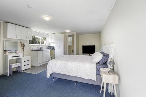 Photo of property in 59 Sylvan Crescent, Te Atatu South, Auckland, 0610