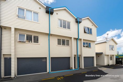 Photo of property in 3/4 Keeling Road, Henderson, Auckland, 0612