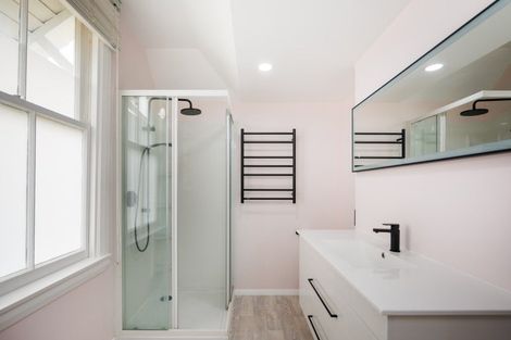 Photo of property in 305 Featherston Street, Palmerston North, 4410