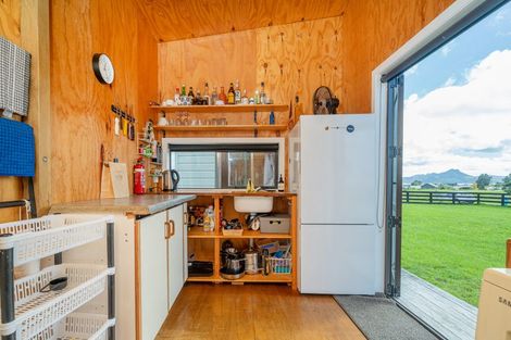 Photo of property in 1 Tinirau Place, Cooks Beach, 3591