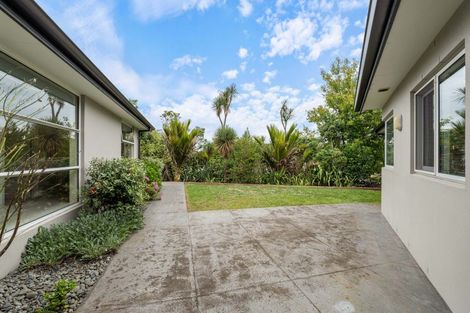 Photo of property in 4 Links Drive, Waiwhakaiho, New Plymouth, 4312