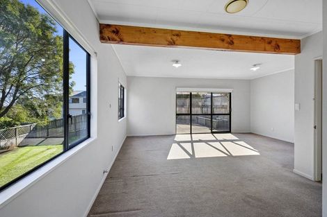 Photo of property in 7 Larsen Place, Merrilands, New Plymouth, 4312