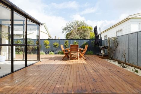 Photo of property in 83 Shamrock Street, Takaro, Palmerston North, 4412