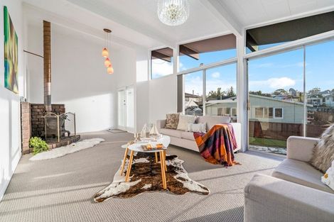 Photo of property in 39 Thornlow Street, Glendene, Auckland, 0602