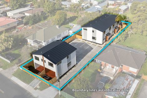 Photo of property in 6/3 Royal View Road, Te Atatu South, Auckland, 0610