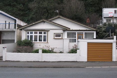 Photo of property in 2/502 Evans Bay Parade, Hataitai, Wellington, 6021